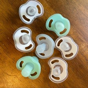 TOMMEE TIPPEE PACIFIERS